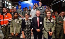 US-Botschafterin LeVine besuchte EMS-CHEMIE und zeigte sich beeindruckt über Schweizer Berufsbildung