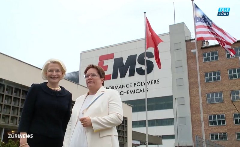 Magdalena Martullo-Blocher shows US Ambassador around Graubünden